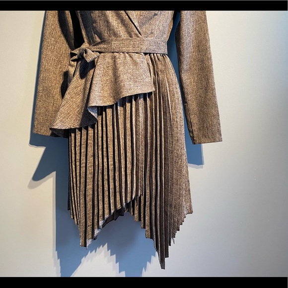 HOST PICK💥NWOT No brand name Unique wrap dress - Picture 4 of 6